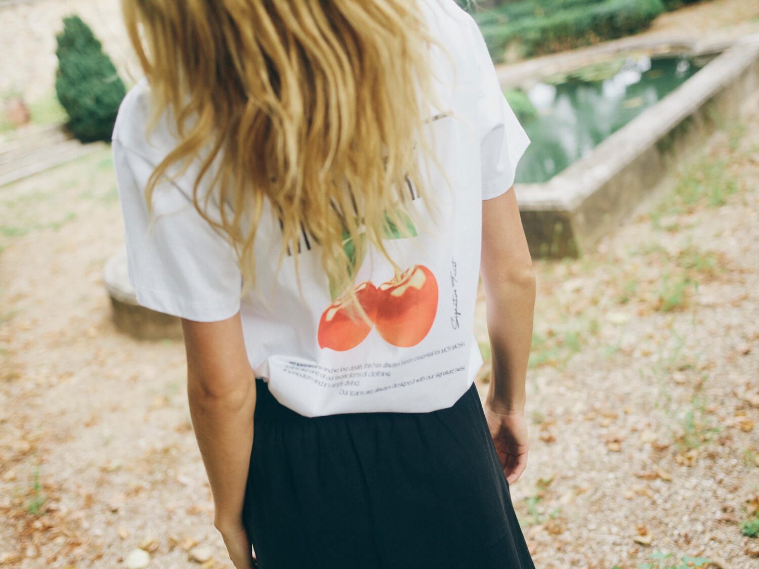 Lail Cherry kortærmet t-shirt – White